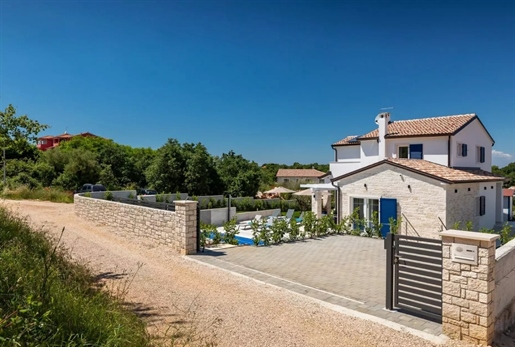 Villa in a desirable location in Porec area, only 2 km from the sea