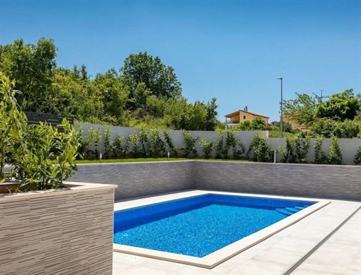 Villa in a desirable location in Porec area, only 2 km from the sea