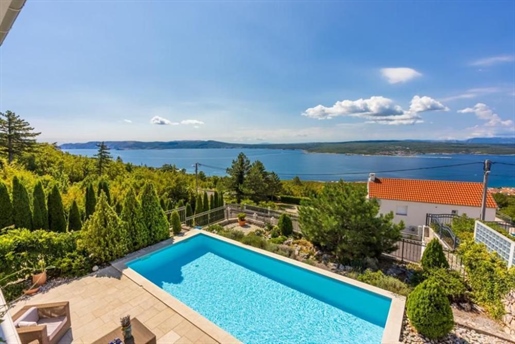 Wonderful villa in Crikvenica within greenery, with sea views