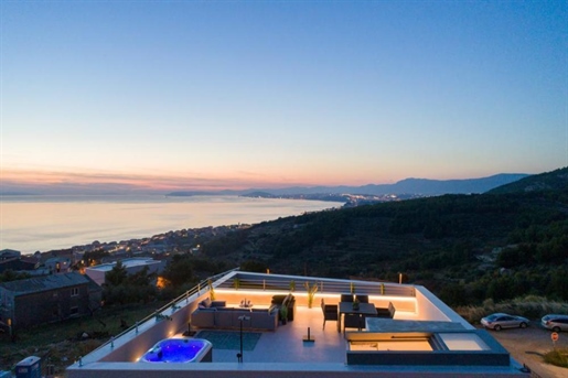 Modern villa with sea views in Split area