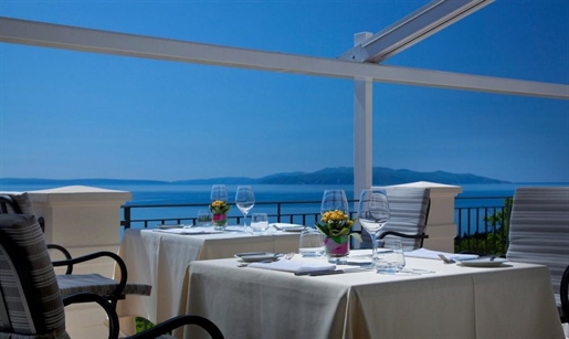 3 star hotel with exceptional sea panorama in Trogir area, only 80 meters from the sea