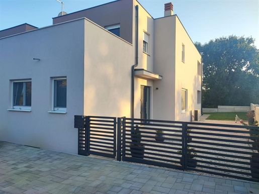 Semi-Detached house in Štinjan, Pula, only 1 km from the sea