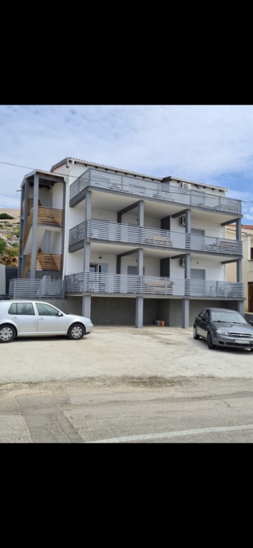 Tourist property with 11 apartments 150 meters from the sea on Pag