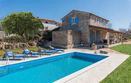 Indigenous stone villa in Lovrec with a spacious estate of 9000 sq.m.