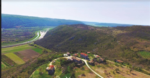 Einzigartiges Anwesen in Grožnjan auf 114.440 m2 Grundstück