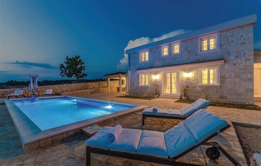 Impressive stone villa in Zadar area just 80 meters from the sea!