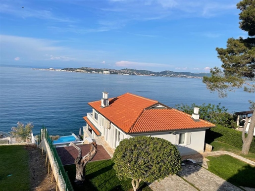 Absolut einzigartige Villa am Meer zum Verkauf in der Gegend von Umag, Privatstrand