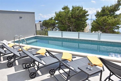 New semi-detached villa in Makarska with swimming pool