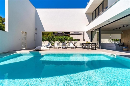 Superb villa of modern design in Supetar on Brac island