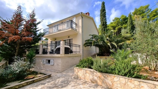 Beautiful three bedroom villa with swimming pool, wine cellar and terraces, 60 m from the sea