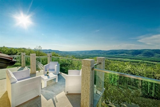 Beautiful villa in Motovun with fantastic scenery