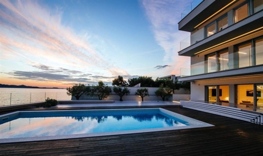 Luxury 1st line villa in a prestigious location near Zadar, on 2170 sq.m. Of land, with swimming poo