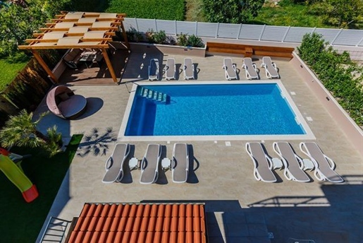 Outstading touristic property in Kastel Luksic with swimming pool