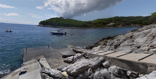 Wonderful 1st line villa under construction on Korcula, with private mooring