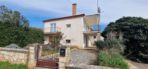 House with 2 apartments in Rovinj, 2 km from the sea
