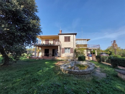 Villa von 330 qm in Brtonigla auf mehr als einem Hektar Land