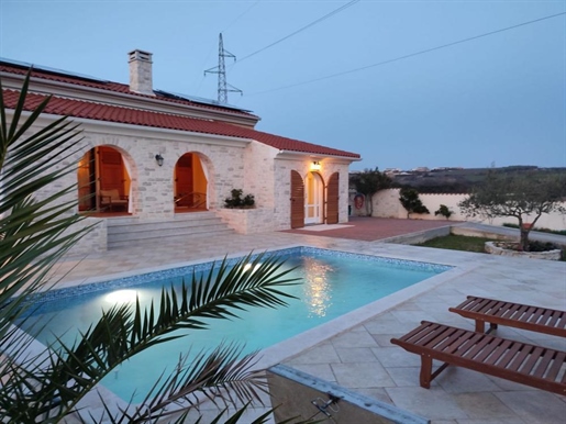 Beautiful stone villa in prestigious Brtonigla on 3565 sq.m. Of land!