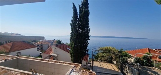 New complex of apartments on Ciovo with swimming pool, 50 meters from the sea