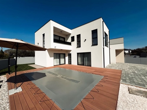 Modern semi-detached house with pool near the sea and yachting marina in Pomer, Medulin