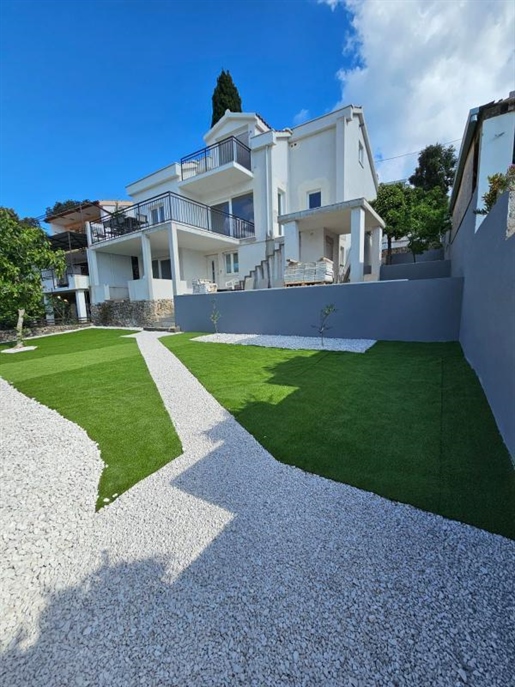 Wonderful 1st line villa in peaceful Seget Vranjica