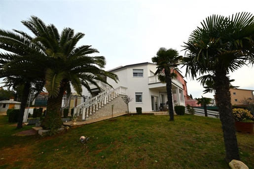 Apart-House of 6 apartments in Medulin, 50 meters from the sea