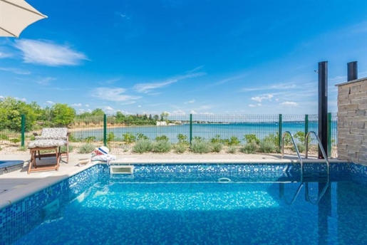 5 Villa in erster Linie in der Gegend von Zadar