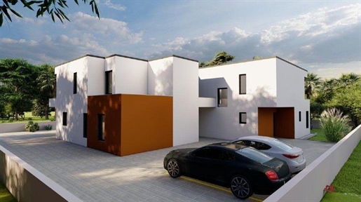 Complex of newly built semi-detached villas offers 4 similar units