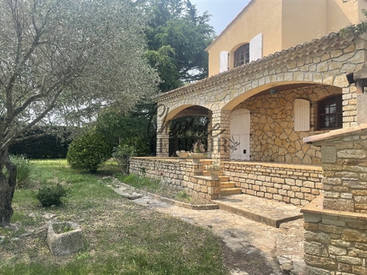 Mooi Provençaals huis van 150 m2 op 3000 m2 bosrijk park