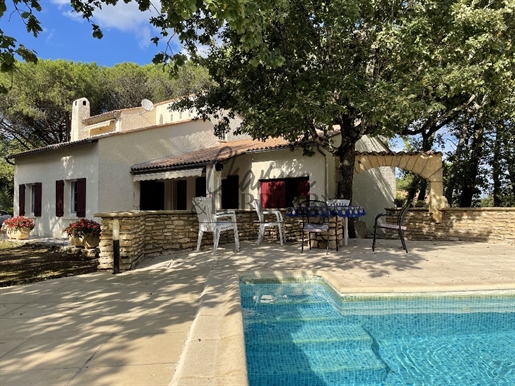 Property with swimming pool between Uzès and Goudargues