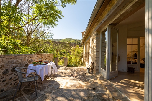 Prachtige residentie - Cottage / Hotellerie ten noordwesten van Béziers in het zuiden van Frankrijk.