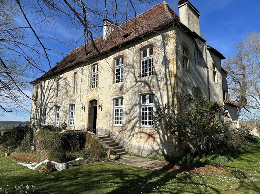 Château historique 16ème siècle proche Pau