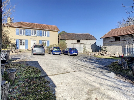 Exclusivity - Farmhouse with outbuildings 3 minutes from M