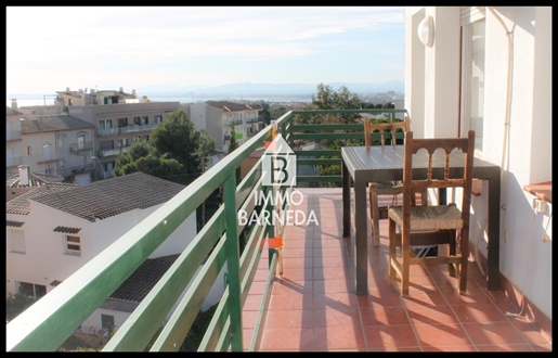 Schöne Wohnung mit Meerblick in Mas Oliva de Roses
