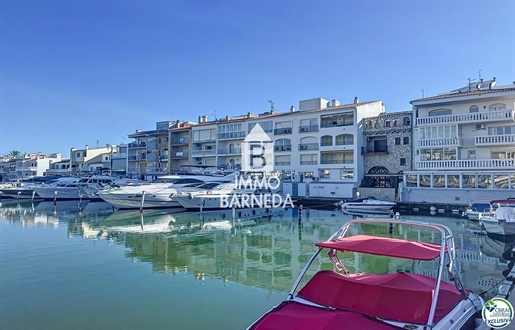 2-bedroom apartment with mooring