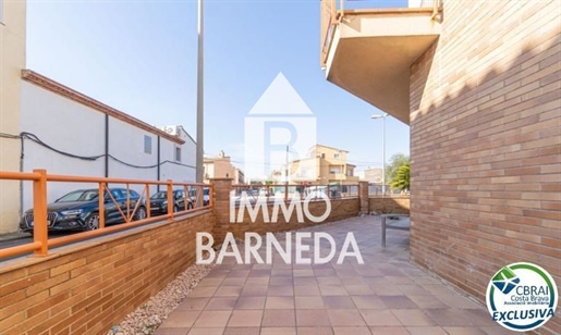 Baldomer Pastells Castelló Hoekwoning met 4 slaapkamers, garage, terras en tuin