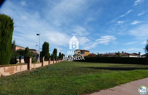 Very nice plot in a very exclusive residential area which is very well connected to the highway.