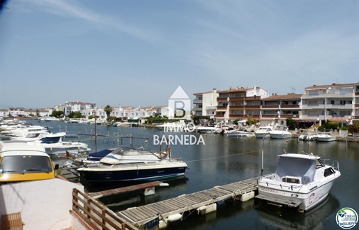 Large apartment for sale , 1 bedroom, canal view, mooring of 2,4 x 5,5 m , Port Emporda area in Empu