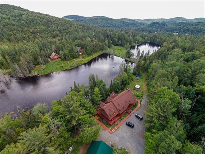 Minha cabine no Canadá casa magnificamente escandinavo, com terra 80 hectard lago.