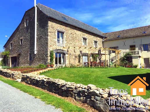 Entre Villefranche et Rodez, corps de ferme rénové: maison d` habitation, et grange (chambre d` hôte