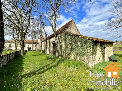 5 Bedrooms historical house to be renovated with 4 barns over 3 hectares of ground