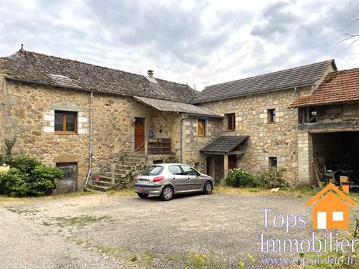 Lovely, renovated 4 bed farmhouse with barn, hanger, and 1.1 hectares of land