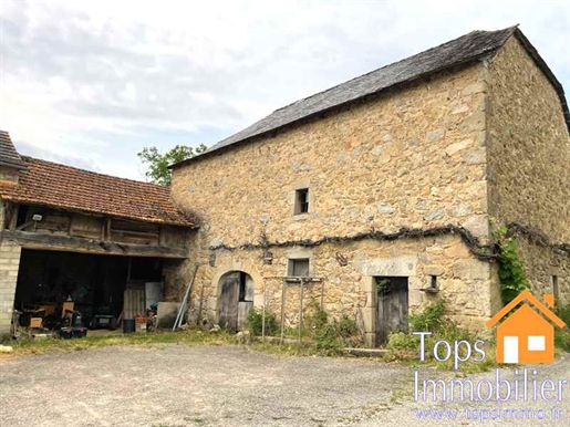 Lovely, renovated 4 bed farmhouse with barn, hanger, and 1.1 hectares of land