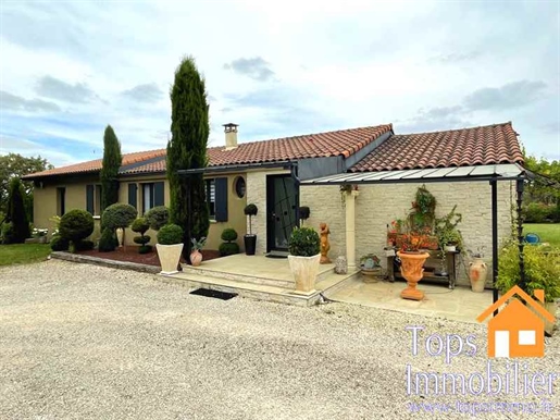 Renovated 4 bedroom house with pool, garage and an amazing view over the countryside