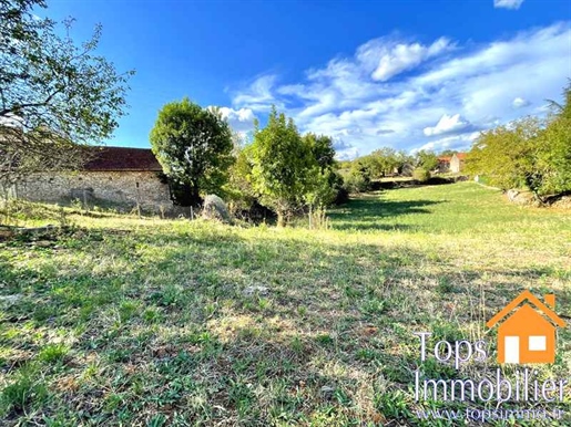 3 Bedrooms house to be renovated in 1,5 hectares of land with stone barn