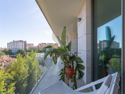 5-Bedr. Apartment with terrace and river and city views
