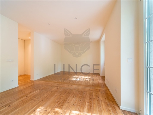2 Bedroom fully remodeled apartment close to Gulbenkian