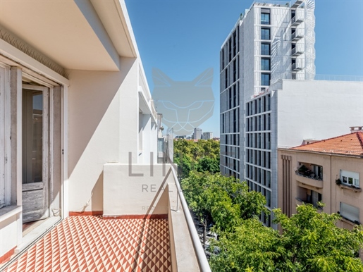 Sunny 4+1 bedroom penthouse with 3 balconies and 2 parking spaces, close to Eduardo Vii Park and the