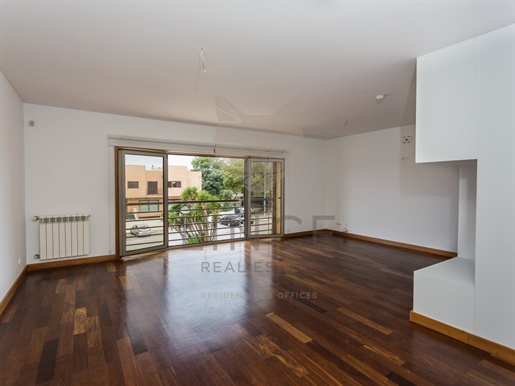 Used 3 bedroom apartment with unobstructed views in Perafita, Matosinhos