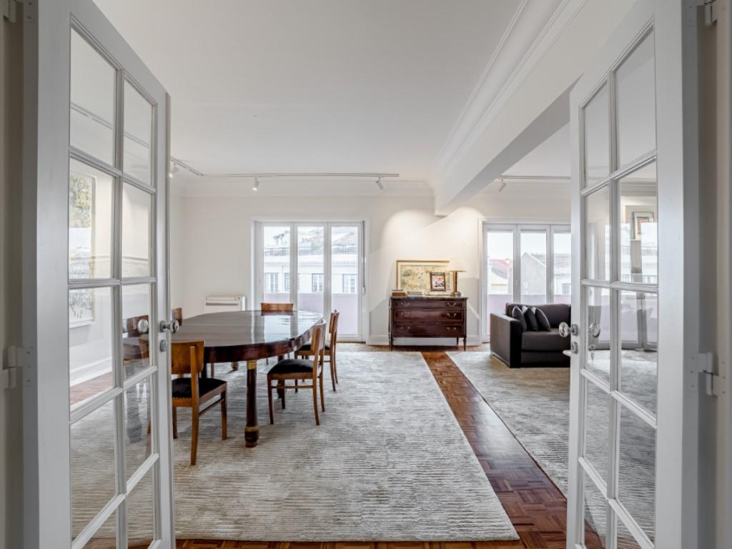 Purchase: Apartment (1200-667)