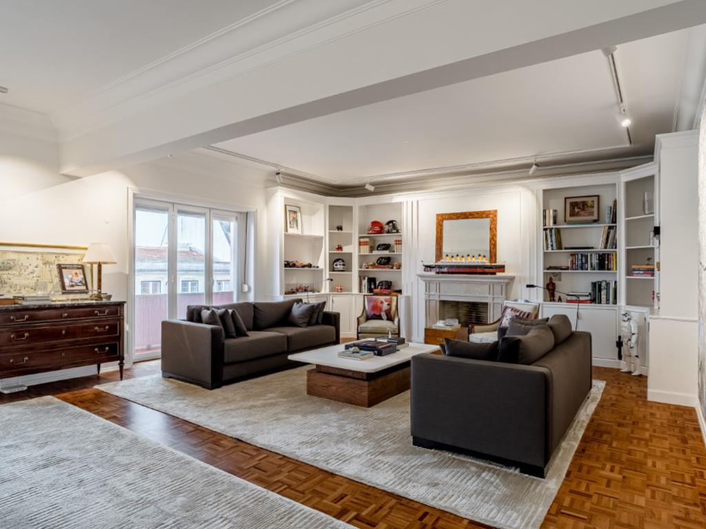 Purchase: Apartment (1200-667)